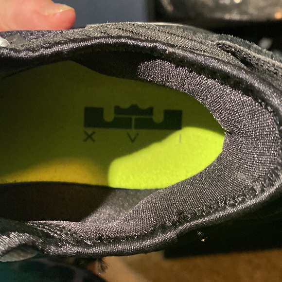 Nike Lebron 16s Basketball Shoes - Picture 5 of 5